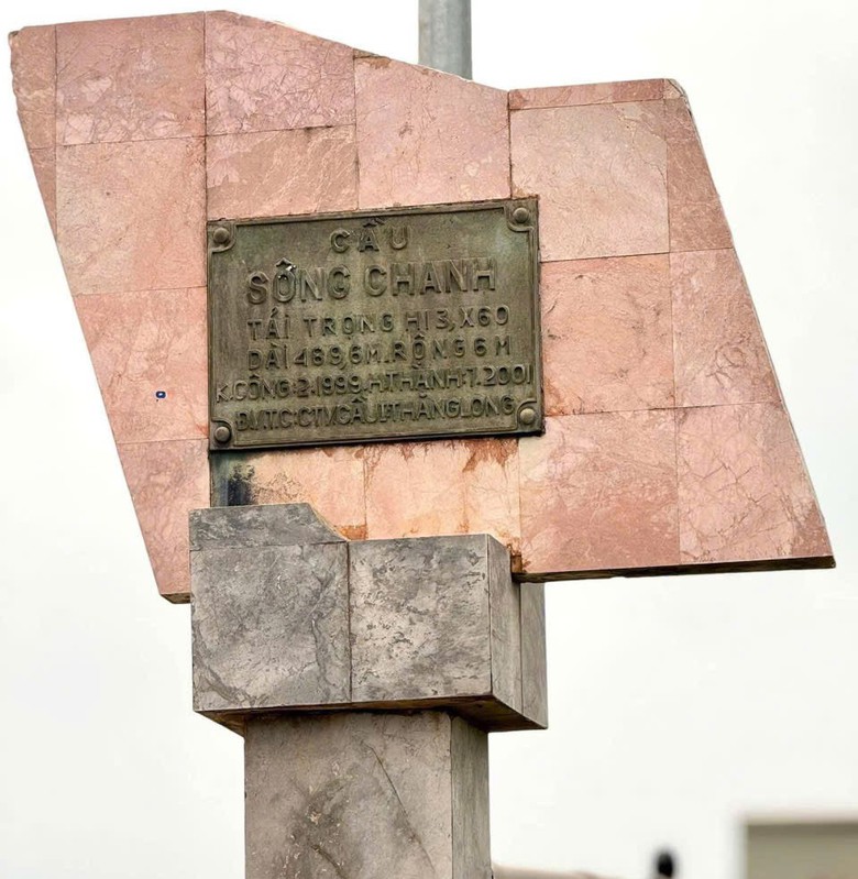 Quảng Ninh: Tháo dỡ cầu Sông Chanh 1, người dân đi lại thế nào?- Ảnh 3. Quảng Ninh: Tháo dỡ cầu Sông Chanh 1, người dân đi lại thế nào?- Ảnh 3.