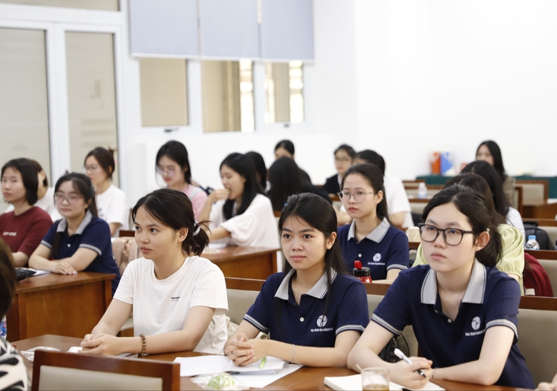 Chi phí đại học tăng, nỗi lo nhân đôi- Ảnh 1. Chi phí đại học tăng, nỗi lo nhân đôi- Ảnh 1.