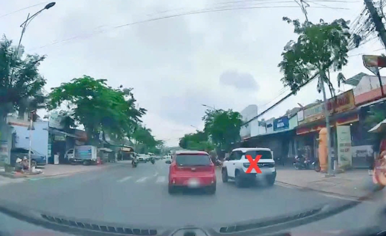 Đồng Nai: Xử lý tài xế vượt ẩu, đi vào đường cấm từ phản ánh của người dân- Ảnh 1. Đồng Nai: Xử lý tài xế vượt ẩu, đi vào đường cấm từ phản ánh của người dân- Ảnh 1.