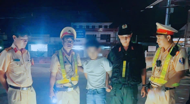 Đồng Nai: Xử lý tài xế vượt ẩu, đi vào đường cấm từ phản ánh của người dân- Ảnh 5. Đồng Nai: Xử lý tài xế vượt ẩu, đi vào đường cấm từ phản ánh của người dân- Ảnh 5.