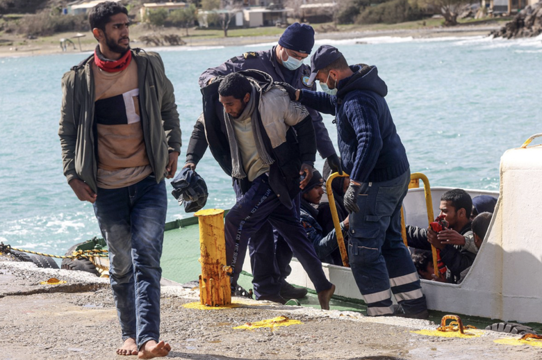 Hy Lạp cứu hơn 300 người di cư tr&ecirc;n biển chỉ trong 48 giờ- Ảnh 1.