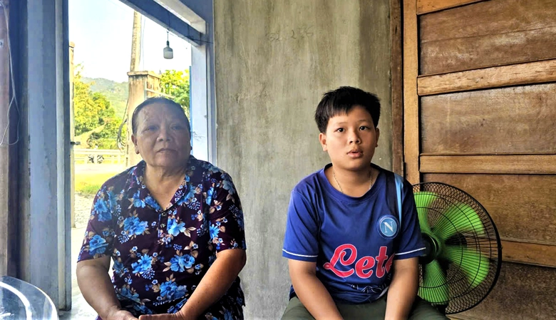 Nỗi đau cậu bé mất mẹ và em gái sau tai nạn- Ảnh 1. Nỗi đau cậu bé mất mẹ và em gái sau tai nạn- Ảnh 1.