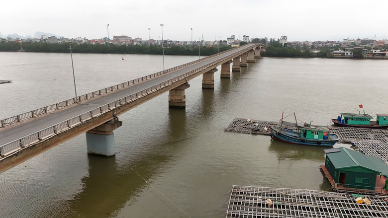 Quảng Ninh: Tháo dỡ cầu Sông Chanh 1, người dân đi lại thế nào?- Ảnh 2. Quảng Ninh: Tháo dỡ cầu Sông Chanh 1, người dân đi lại thế nào?- Ảnh 2.