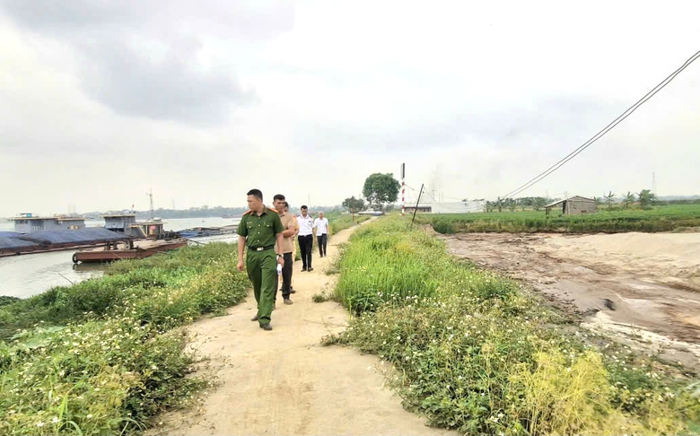 Bắc Ninh: Ho&agrave;n th&agrave;nh việc kiểm tra bến thủy nội địa kh&ocirc;ng ph&eacute;p trong th&aacute;ng 4- Ảnh 1.