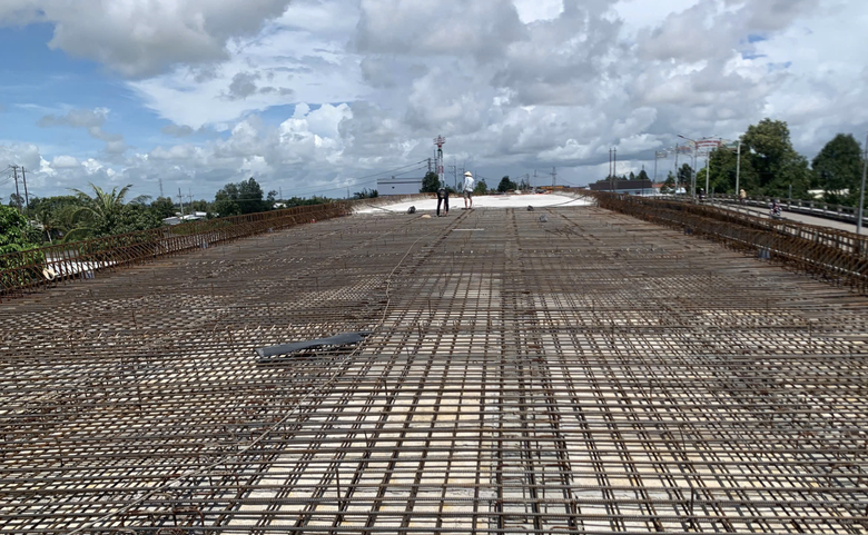 &Aacute;p lực tiến độ gia tăng tại loạt dự &aacute;n cầu đường thủy trọng điểm- Ảnh 1.