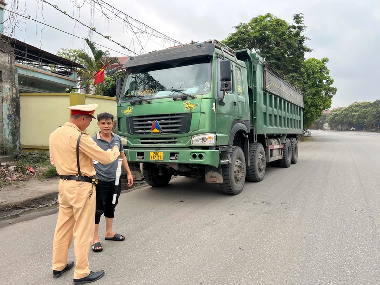 Th&aacute;i Nguy&ecirc;n: Ngăn vi phạm từ nơi bốc xếp h&agrave;ng h&oacute;a- Ảnh 4.