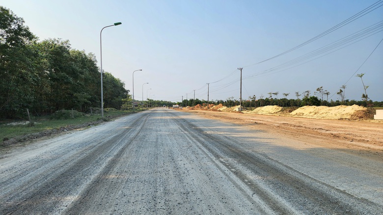 Quảng Ng&atilde;i tăng tốc thi c&ocirc;ng đường nối KKT Dung Quất với s&acirc;n bay Chu Lai- Ảnh 11.