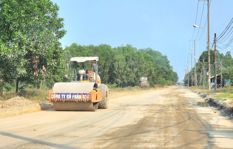 Quảng Ng&atilde;i tăng tốc thi c&ocirc;ng đường nối KKT Dung Quất với s&acirc;n bay Chu Lai- Ảnh 12.
