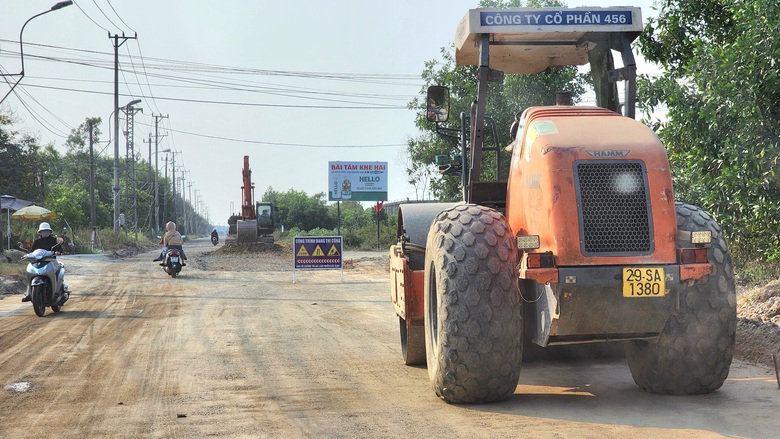 Quảng Ng&atilde;i tăng tốc thi c&ocirc;ng đường nối KKT Dung Quất với s&acirc;n bay Chu Lai- Ảnh 13.