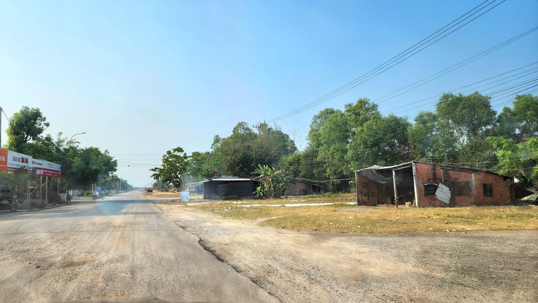 Quảng Ng&atilde;i tăng tốc thi c&ocirc;ng đường nối KKT Dung Quất với s&acirc;n bay Chu Lai- Ảnh 7.