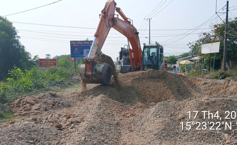 Quảng Ng&atilde;i tăng tốc thi c&ocirc;ng đường nối KKT Dung Quất với s&acirc;n bay Chu Lai- Ảnh 5.