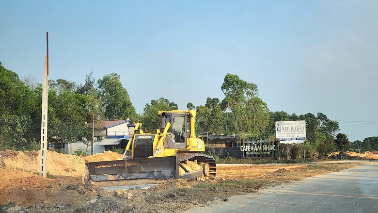 Quảng Ng&atilde;i tăng tốc thi c&ocirc;ng đường nối KKT Dung Quất với s&acirc;n bay Chu Lai- Ảnh 3.