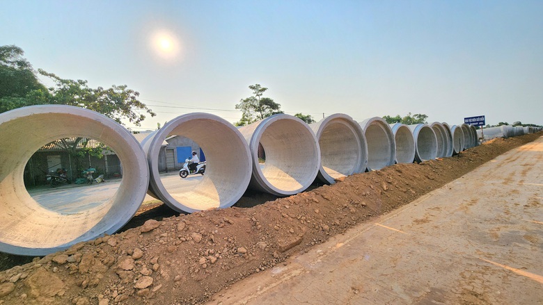 Quảng Ng&atilde;i tăng tốc thi c&ocirc;ng đường nối KKT Dung Quất với s&acirc;n bay Chu Lai- Ảnh 8.