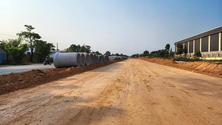 Quảng Ng&atilde;i tăng tốc thi c&ocirc;ng đường nối KKT Dung Quất với s&acirc;n bay Chu Lai- Ảnh 9.