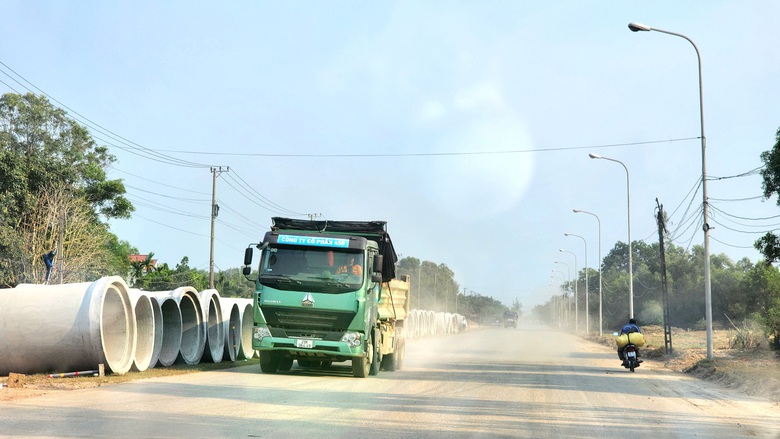 Quảng Ng&atilde;i tăng tốc thi c&ocirc;ng đường nối KKT Dung Quất với s&acirc;n bay Chu Lai- Ảnh 10.