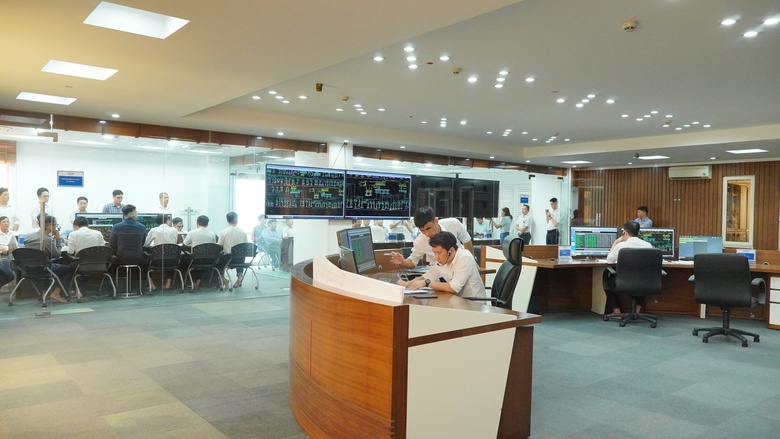 Diễn tập xử lý sự cố hệ thống điện quy mô lớn, phức tạp nhất từ trước đến nay- Ảnh 2. Diễn tập xử lý sự cố hệ thống điện quy mô lớn, phức tạp nhất từ trước đến nay- Ảnh 2.