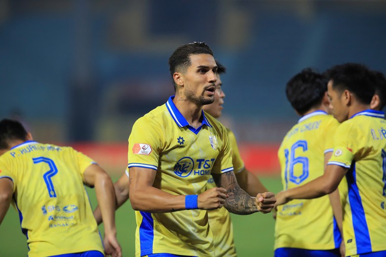 V-League: Ho&agrave;ng H&ecirc;n lập c&uacute; đ&uacute;p, H&agrave; Nội FC thắng kịch t&iacute;nh Becamex TP. Hồ Ch&iacute; Minh- Ảnh 1.