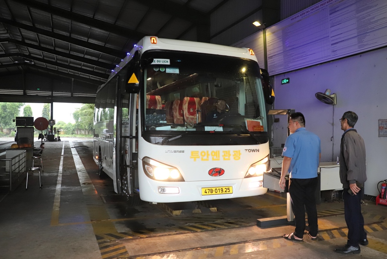 Đắk Lắk tăng cường gi&aacute;m s&aacute;t đăng kiểm, n&acirc;ng chuẩn kỹ thuật- Ảnh 2.