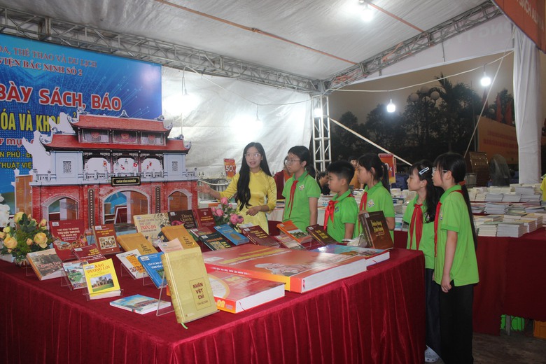Bắc Ninh: Đưa Ng&agrave;y s&aacute;ch v&agrave; văn h&oacute;a đọc trở th&agrave;nh nếp đẹp văn h&oacute;a Kinh Bắc- Ảnh 4.