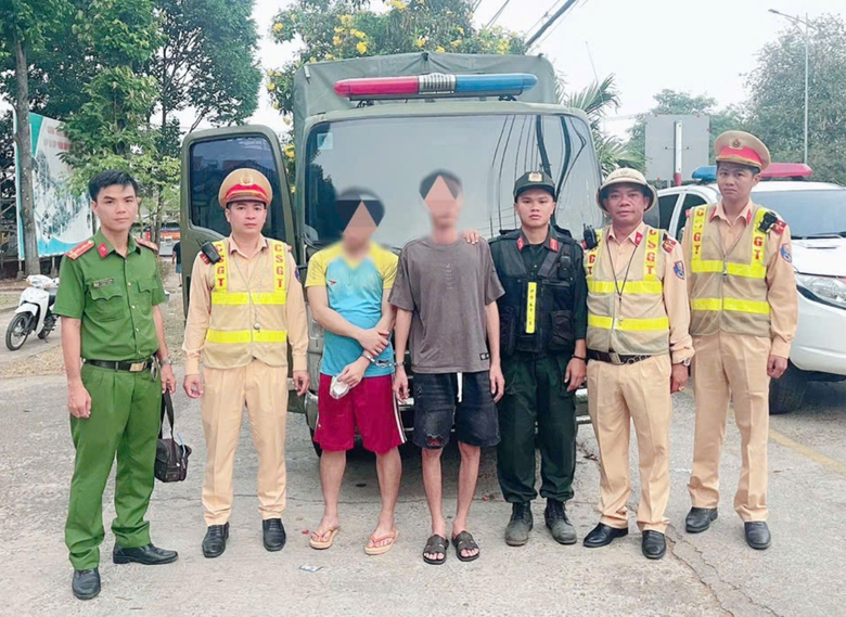 Vượt ẩu ở khu vực đ&egrave;o dốc tr&ecirc;n QL20, một t&agrave;i xế xe tải bị xử phạt- Ảnh 4.