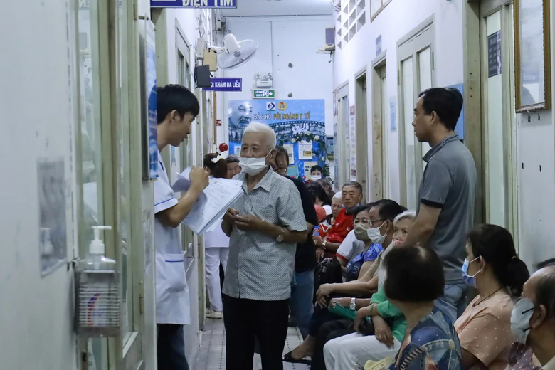Gần 2 triệu người đã khám sức khỏe, TP.HCM đề xuất mở rộng diện thụ hưởng - Ảnh 2.