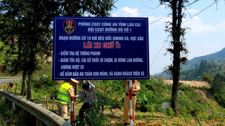 Tăng nhận diện nguy hiểm tr&ecirc;n cung đường đ&egrave;o dốc ở L&agrave;o Cai- Ảnh 1.