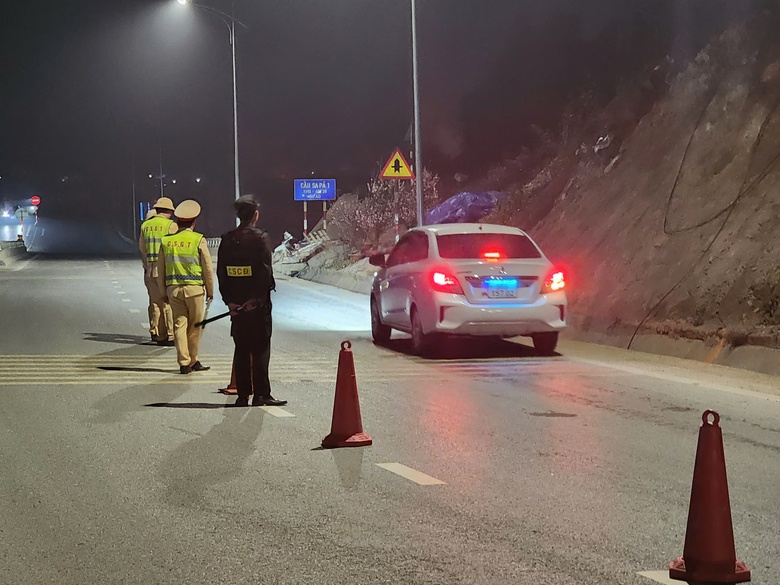 Tăng nhận diện nguy hiểm tr&ecirc;n cung đường đ&egrave;o dốc ở L&agrave;o Cai- Ảnh 4.