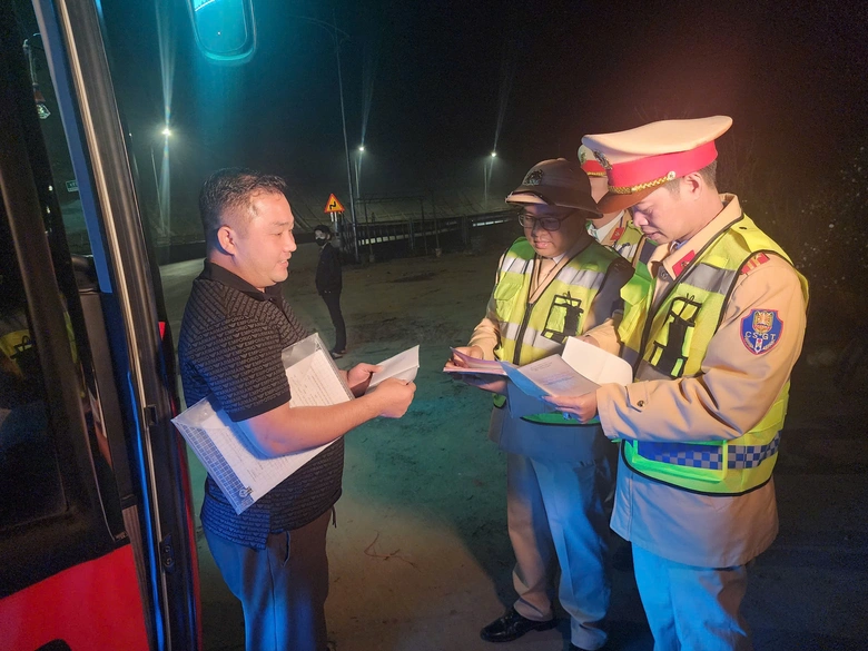 Tăng nhận diện nguy hiểm tr&ecirc;n cung đường đ&egrave;o dốc ở L&agrave;o Cai- Ảnh 5.