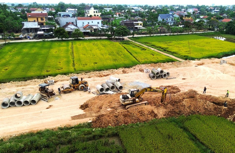 C&ocirc;ng nh&acirc;n dầm nắng đẩy nhanh khu t&aacute;i định cư đường sắt tốc độ cao ở Huế- Ảnh 10.