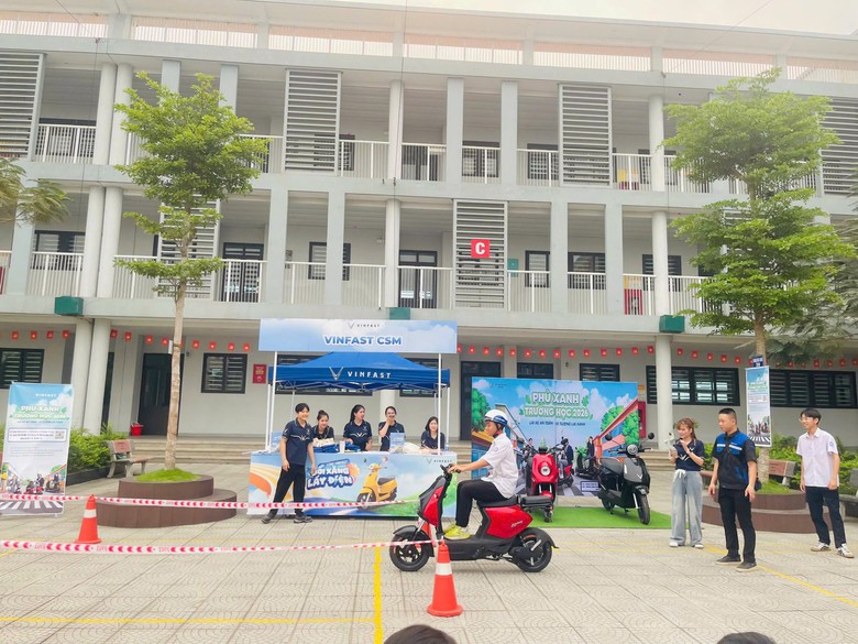 H&agrave; Nội tuy&ecirc;n truyền, hướng dẫn l&aacute;i xe an to&agrave;n cho gần 5.000 học sinh, sinh vi&ecirc;n- Ảnh 11.