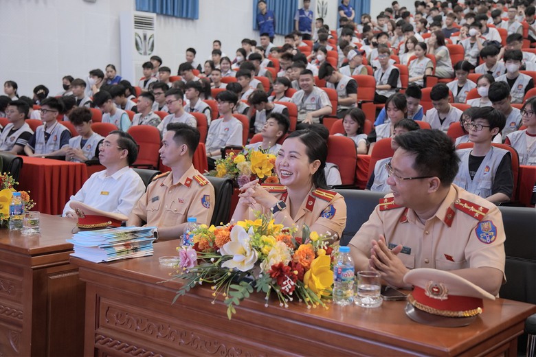 H&agrave; Nội tuy&ecirc;n truyền, hướng dẫn l&aacute;i xe an to&agrave;n cho gần 5.000 học sinh, sinh vi&ecirc;n- Ảnh 7.