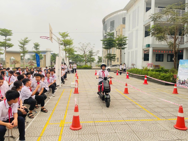 H&agrave; Nội tuy&ecirc;n truyền, hướng dẫn l&aacute;i xe an to&agrave;n cho gần 5.000 học sinh, sinh vi&ecirc;n- Ảnh 12.