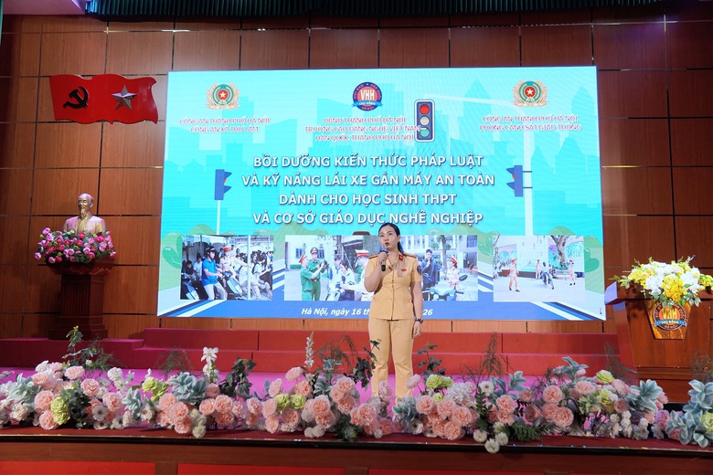 H&agrave; Nội tuy&ecirc;n truyền, hướng dẫn l&aacute;i xe an to&agrave;n cho gần 5.000 học sinh, sinh vi&ecirc;n- Ảnh 8.