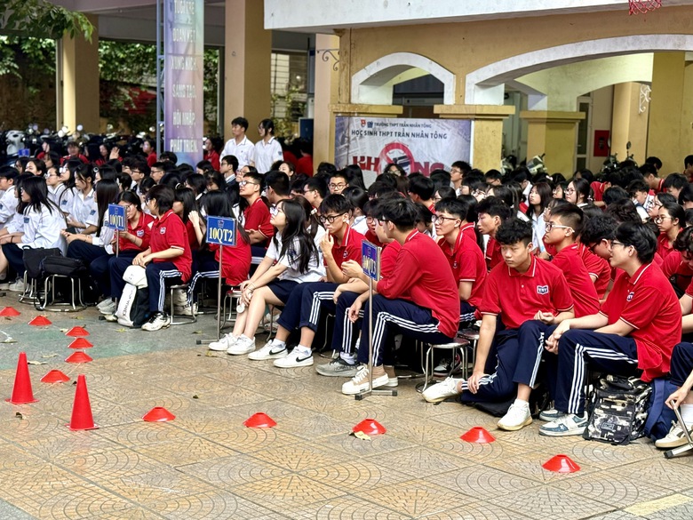 H&agrave; Nội tuy&ecirc;n truyền, hướng dẫn l&aacute;i xe an to&agrave;n cho gần 5.000 học sinh, sinh vi&ecirc;n- Ảnh 3.