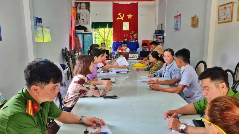 C&agrave; Mau: M&ocirc; h&igrave;nh &ldquo;H&agrave;nh ch&iacute;nh lưu động&rdquo; đưa dịch vụ c&ocirc;ng đến gần người d&acirc;n- Ảnh 1.