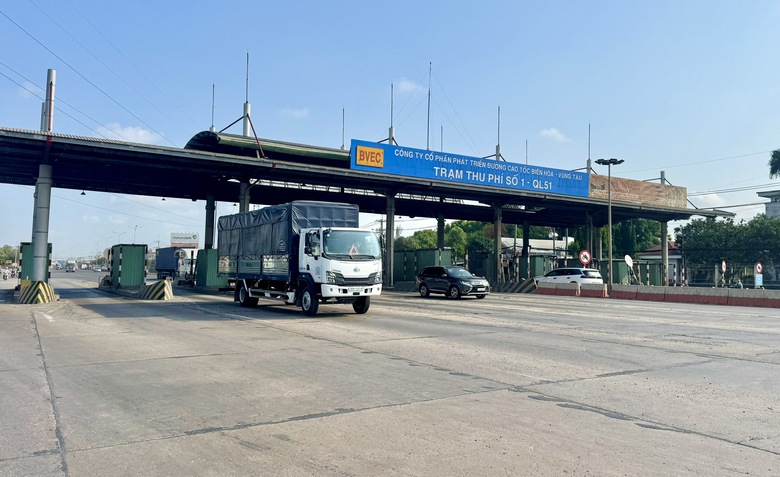 Đồng Nai bắt đầu th&aacute;o dỡ trạm thu ph&iacute; &ldquo;&aacute;n ngữ&rdquo; nhiều năm tr&ecirc;n QL51- Ảnh 4.