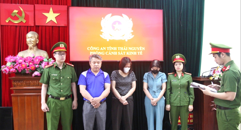 Vụ đưa thịt lợn bệnh vào trường học ở Thái Nguyên: Khởi tố hiệu trưởng và kế toán- Ảnh 1.