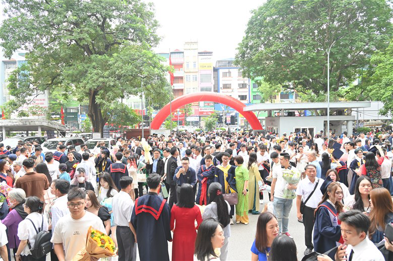 Hơn 1.000 sinh vi&ecirc;n Trường Đại học Điện lực tốt nghiệp đợt 1 năm 2026- Ảnh 5.