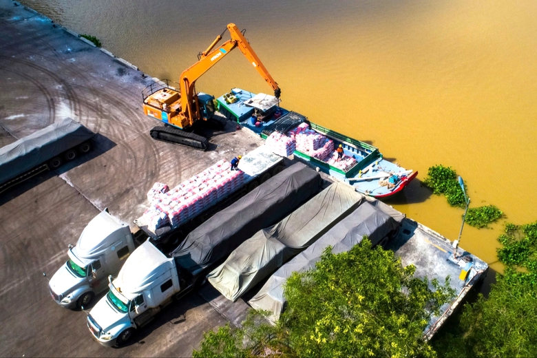 Gần 10 triệu tấn xi măng, clinker xuất khẩu sau 3 th&aacute;ng: T&iacute;n hiệu lạc quan từ thị trường- Ảnh 1.