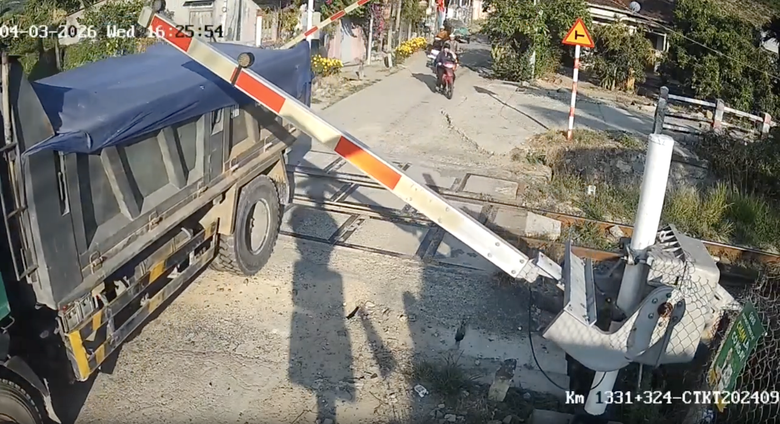 Tăng chế t&agrave;i, ngăn tai nạn đường sắt từ c&aacute;c điểm giao cắt nguy hiểm- Ảnh 2.