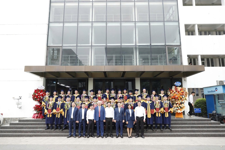 34 kỹ sư đường sắt nhận bằng tốt nghiệp tại Đại học X&acirc;y dựng H&agrave; Nội- Ảnh 6.