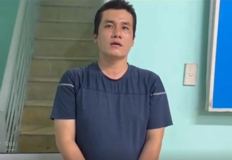 TP.HCM: Xử l&yacute; t&agrave;i xế xe &ocirc;m c&ocirc;ng nghệ d&ugrave;ng gậy 3 kh&uacute;c đ&aacute;nh người sau va chạm- Ảnh 1.