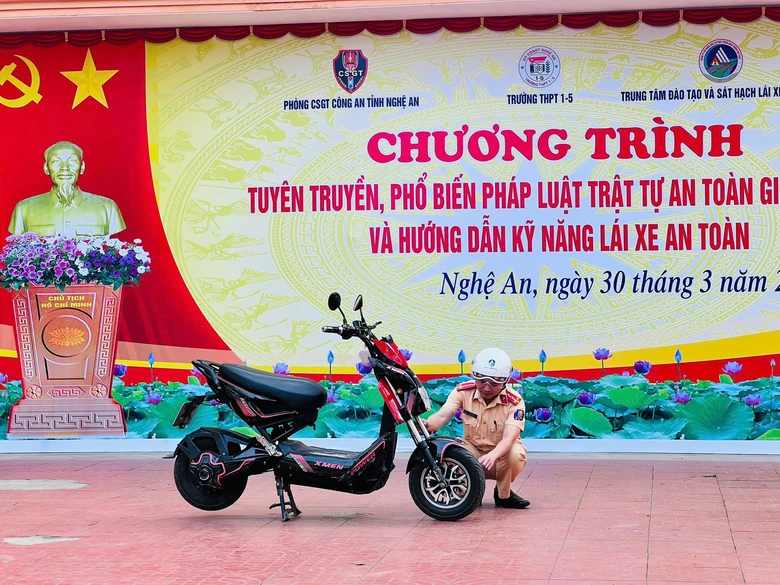 Loạt giải ph&aacute;p đồng bộ thay đổi nhận thức của giới trẻ Nghệ An về an to&agrave;n giao th&ocirc;ng- Ảnh 5.