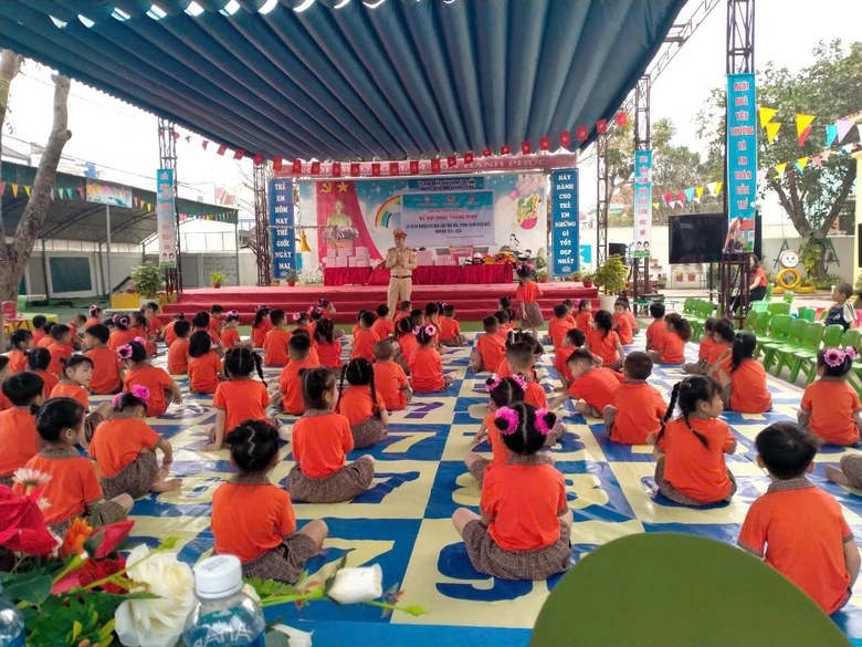 Loạt giải ph&aacute;p đồng bộ thay đổi nhận thức của giới trẻ Nghệ An về an to&agrave;n giao th&ocirc;ng- Ảnh 6.