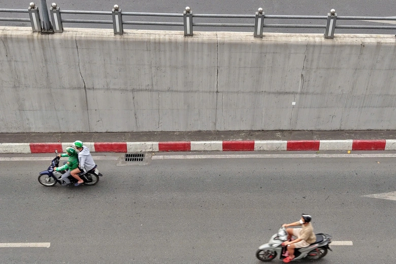 H&agrave; Nội y&ecirc;u cầu khẩn trương xử l&yacute; vết nứt tại hầm chui L&ecirc; Văn Lương- Ảnh 1.