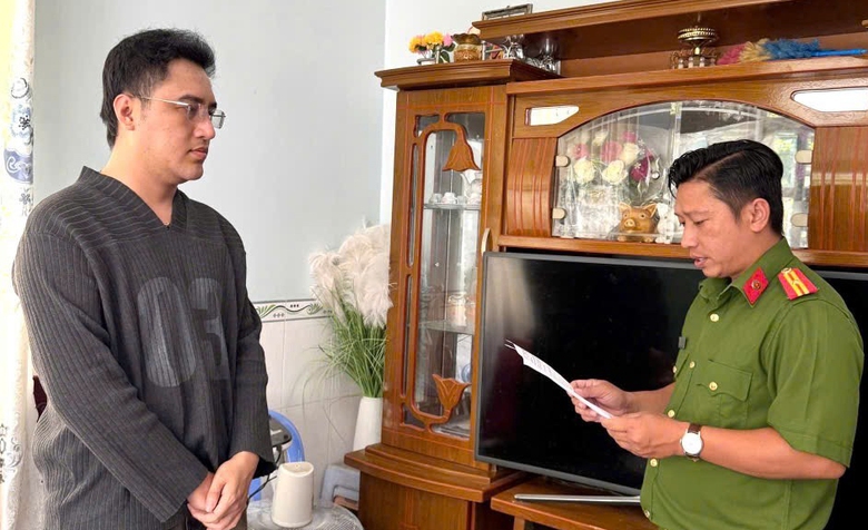 Cần Thơ: Khởi tố, bắt giam c&aacute;n bộ ng&acirc;n h&agrave;ng lừa đảo chiếm đoạt hơn 20 tỷ đồng- Ảnh 1.