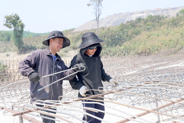Thiếu nhân công, cao tốc Khánh Hòa - Buôn Ma Thuột gặp khó- Ảnh 2. Thiếu nhân công, cao tốc Khánh Hòa - Buôn Ma Thuột gặp khó- Ảnh 2.