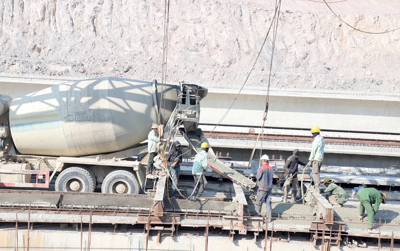 Thiếu nhân công, cao tốc Khánh Hòa - Buôn Ma Thuột gặp khó- Ảnh 1. Thiếu nhân công, cao tốc Khánh Hòa - Buôn Ma Thuột gặp khó- Ảnh 1.