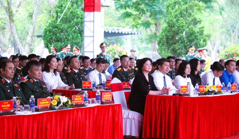 Phó Thủ tướng phát động chiến dịch tìm kiếm, quy tập và xác minh danh tính hài cốt liệt sĩ- Ảnh 2. Phó Thủ tướng phát động chiến dịch tìm kiếm, quy tập và xác minh danh tính hài cốt liệt sĩ- Ảnh 2.