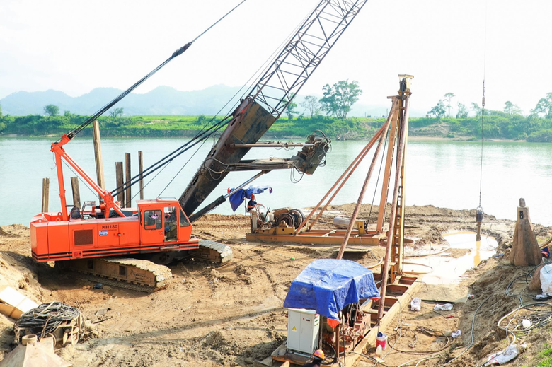 Th&uacute;c tiến độ c&aacute;c dự &aacute;n hạ tầng thiết yếu khu vực miền T&acirc;y Nghệ An- Ảnh 2.